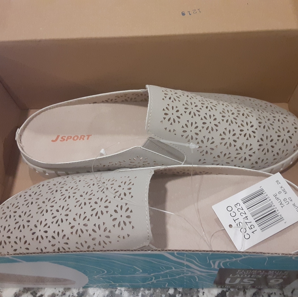 Shoes - Picture 6 of 6